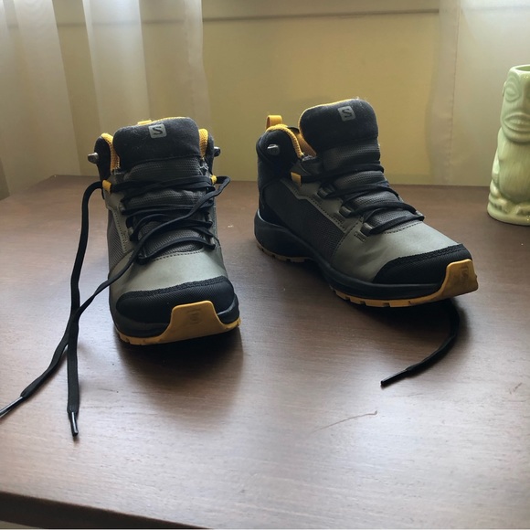 Salomon Outward CSWP J Hiking Boots kids size 4 - Picture 2 of 5